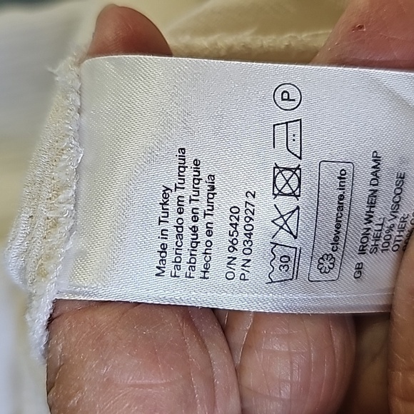 H&M off white long sleeve shirt. Size 6. Henley neck line with enbroider… - Picture 7 of 8